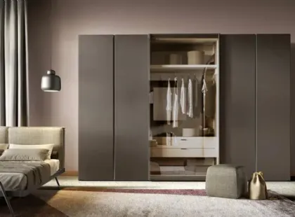 Armadio con ante battenti e anta scorrevole Bora e Foehn C259 in laccato e vetro di Moretti Compact Giorno Notte