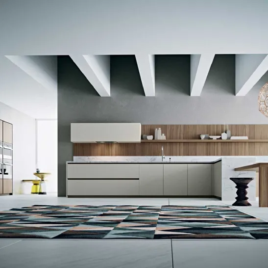 Cucina Moderna Area 22 Gola con penisola in laccato e noce canaletto con top in marmo di Dibiesse